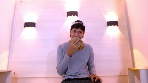 Snapshot of twink_bunny chatting on November 26, 12:06 pm samu online show from November 26, 12:06 pm