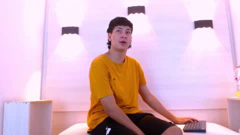 Snapshot of twink_bunny chatting on December 19, 2:02 pm samu online show from December 19, 2:02 pm