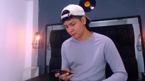 Snapshot of twink_bunny chatting on February 5, 4:06 am samu online show from February 5, 4:06 am