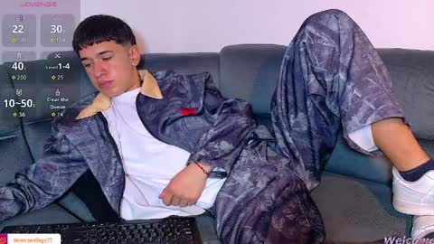 Snapshot of twink_daren chatting on April 7, 6:19 pm Mr Daren online show from April 7, 6:19 pm