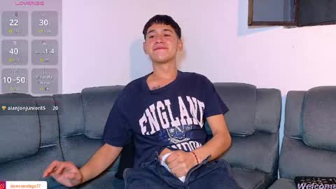 Snapshot of twink_daren chatting on April 8, 6:19 pm Mr Daren online show from April 8, 6:19 pm