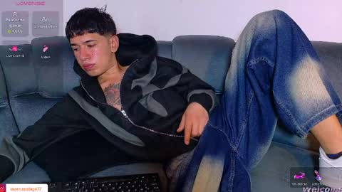 Snapshot of twink_daren chatting on April 9, 6:24 pm Mr Daren online show from April 9, 6:24 pm