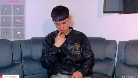 Snapshot of twink_daren chatting on April 16, 6:52 pm Mr Daren online show from April 16, 6:52 pm