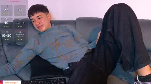 Snapshot of twink_daren chatting on April 20, 7:37 pm Mr Daren online show from April 20, 7:37 pm