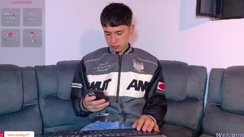 Snapshot of twink_daren chatting on April 21, 7:06 pm Mr Daren online show from April 21, 7:06 pm
