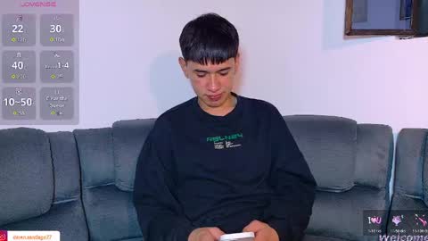 Snapshot of twink_daren chatting on April 22, 6:42 pm Mr Daren online show from April 22, 6:42 pm