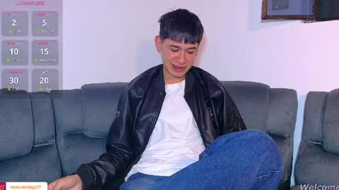 Snapshot of twink_daren chatting on April 24, 7:05 pm Mr Daren online show from April 24, 7:05 pm