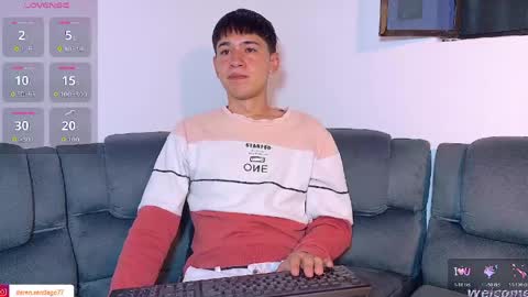 Snapshot of twink_daren chatting on April 27, 7:01 pm Mr Daren online show from April 27, 7:01 pm