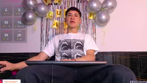Snapshot of twink_daren chatting on May 6, 6:02 pm Mr Daren online show from May 6, 6:02 pm