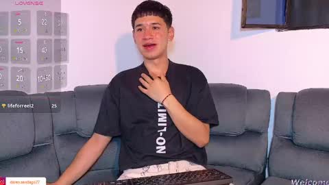 Snapshot of twink_daren chatting on May 14, 6:47 pm Mr Daren online show from May 14, 6:47 pm