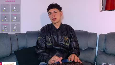 Snapshot of twink_daren chatting on May 16, 6:17 pm Mr Daren online show from May 16, 6:17 pm