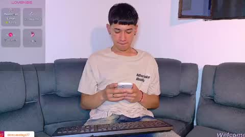 Snapshot of twink_daren chatting on May 18, 7:20 pm Mr Daren online show from May 18, 7:20 pm