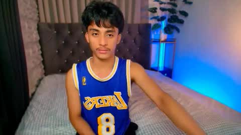 Snapshot of twink_hairyass69 chatting on December 3, 11:52 am Aladin online show from December 3, 11:52 am