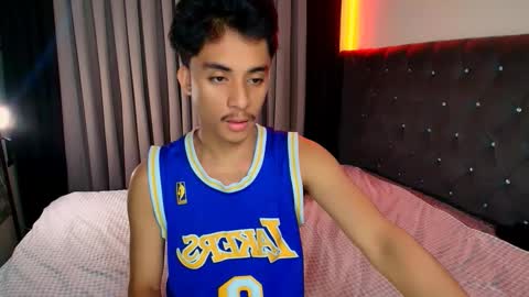 Snapshot of twink_hairyass69 chatting on January 17, 7:46 am Aladin online show from January 17, 7:46 am