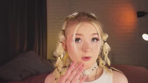 twinklefluff online show from October 18, 3:57 pm