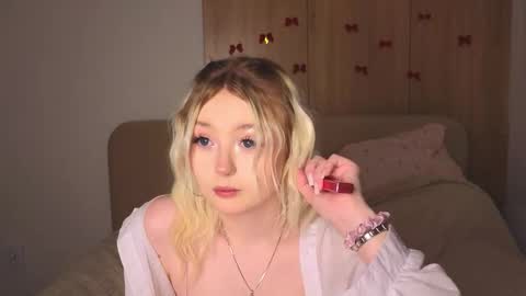 twinklefluff online show from January 10, 4:20 pm