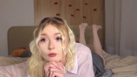 twinklefluff online show from January 17, 4:22 pm