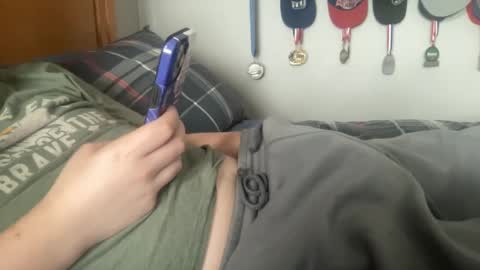 Snapshot of twinkmikexxx12 chatting on October 8, 8:17 pm mike online show from October 8, 8:17 pm