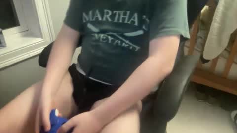 Snapshot of twinkmikexxx12 chatting on March 4, 2:28 am mike online show from March 4, 2:28 am