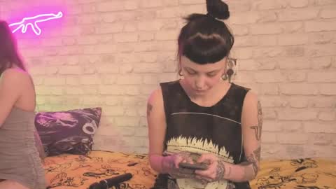 Snapshot of twins_terror chatting on May 24, 2:55 pm Sin and Skin online show from May 24, 2:55 pm