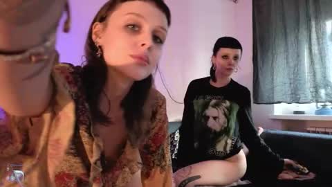 Snapshot of twins_terror chatting on June 8, 3:56 pm Sin and Skin online show from June 8, 3:56 pm