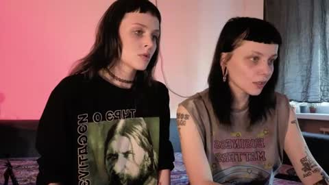 Snapshot of twins_terror chatting on June 15, 4:20 pm Sin and Skin online show from June 15, 4:20 pm