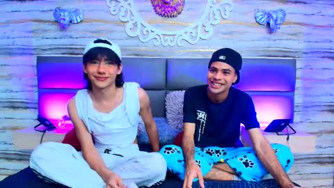 Snapshot of twinslovers_ chatting on September 17, 7:59 pm twinslovers_ online show from September 17, 7:59 pm