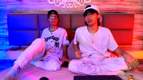 Snapshot of twinslovers_ chatting on September 28, 8:25 pm twinslovers_ online show from September 28, 8:25 pm