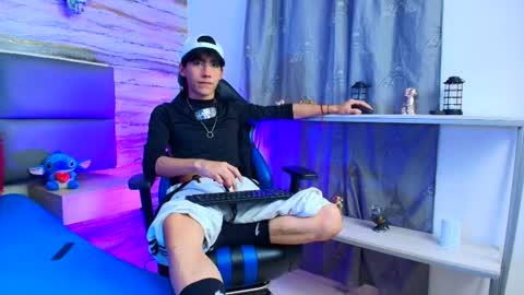 Snapshot of twinslovers_ chatting on October 8, 4:32 am twinslovers_ online show from October 8, 4:32 am