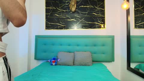 Snapshot of twinslovers_ chatting on October 11, 5:17 am twinslovers_ online show from October 11, 5:17 am