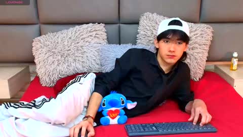 Snapshot of twinslovers_ chatting on October 24, 12:52 am twinslovers_ online show from October 24, 12:52 am