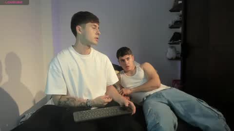 Snapshot of twintease chatting on February 2, 1:55 am twintease online show from February 2, 1:55 am