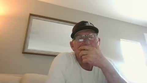 Snapshot of twistedtrucker chatting on April 4, 9:12 pm twistedtrucker online show from April 4, 9:12 pm