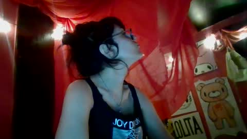 Snapshot of twizzytoxic22 chatting on June 24, 12:53 am twizzytoxic22 online show from June 24, 12:53 am