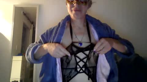 twoboobsonepenis online show from June 11, 4:10 am