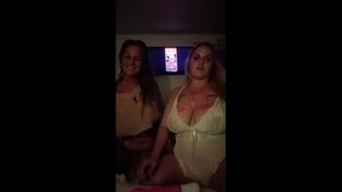 Snapshot of twocrazy85 chatting on December 21, 7:35 am Twocrazy85 online show from December 21, 7:35 am