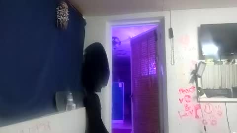 Snapshot of twocrazy85 chatting on November 19, 7:19 am Twocrazy85 online show from November 19, 7:19 am