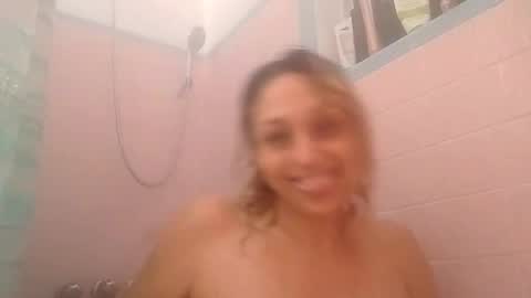 Snapshot of twocrazy85 chatting on November 27, 5:04 pm Twocrazy85 online show from November 27, 5:04 pm