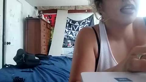 Snapshot of twocrazy85 chatting on November 29, 3:59 pm Twocrazy85 online show from November 29, 3:59 pm