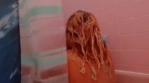 Snapshot of twocrazy85 chatting on December 17, 1:50 pm Twocrazy85 online show from December 17, 1:50 pm