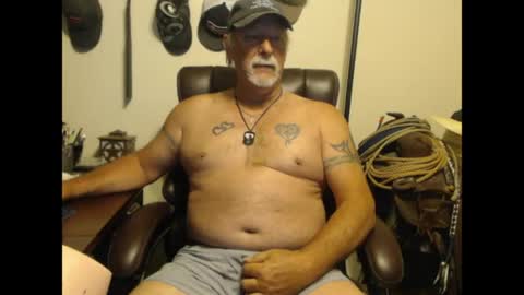 txlobo60 online show from April 19, 2:05 pm