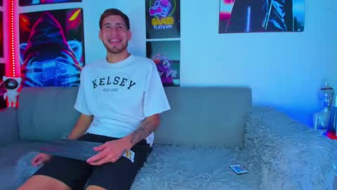 Oscar and Moises online show from March 10, 6:23 pm