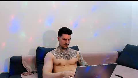 Snapshot of tyagodoll chatting on December 17, 10:11 pm tyagodoll online show from December 17, 10:11 pm
