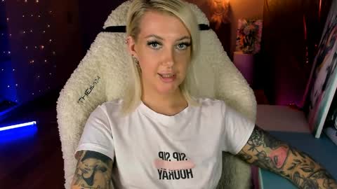Snapshot of tykioty_miley chatting on April 11, 12:09 pm Miley online show from April 11, 12:09 pm