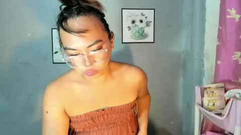 Snapshot of tyla_23 chatting on April 12, 3:11 am Tyla online show from April 12, 3:11 am