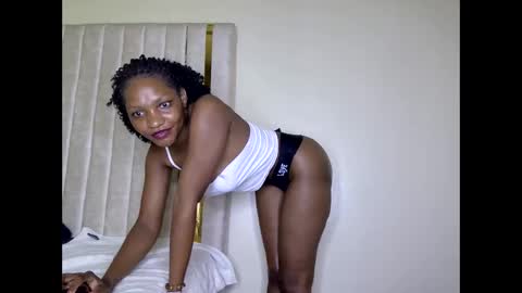 Snapshot of tyla_cerry chatting on September 18, 2:30 pm tyla_cerry online show from September 18, 2:30 pm