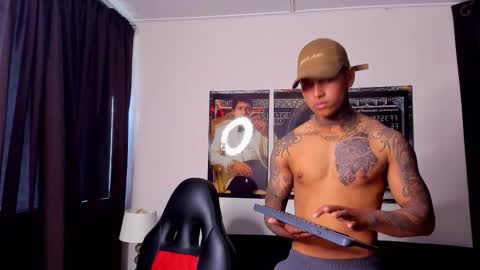 Snapshot of tyler_bell_ chatting on March 5, 4:58 pm tyler_bell_ online show from March 5, 4:58 pm