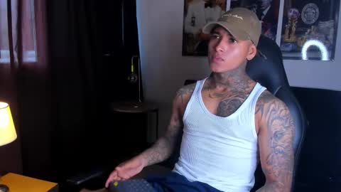 Snapshot of tyler_bell_ chatting on March 9, 1:48 pm tyler_bell_ online show from March 9, 1:48 pm