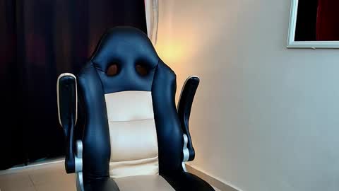 Snapshot of tyler_bell_ chatting on March 11, 2:34 pm tyler_bell_ online show from March 11, 2:34 pm