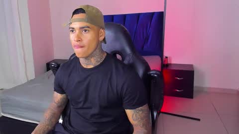 Snapshot of tyler_bell_ chatting on March 26, 3:12 am tyler_bell_ online show from March 26, 3:12 am